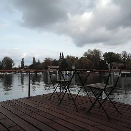 Houseboat4you Úszó hotel