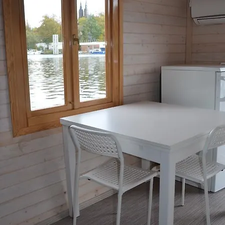 Úszó hotel Houseboat4you Prága