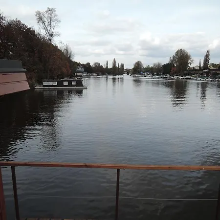 Úszó hotel Houseboat4you Prága