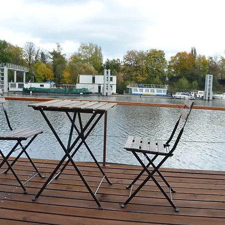 Houseboat4you Úszó hotel