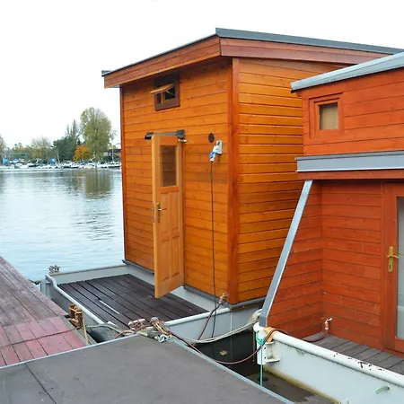 Úszó hotel Houseboat4you